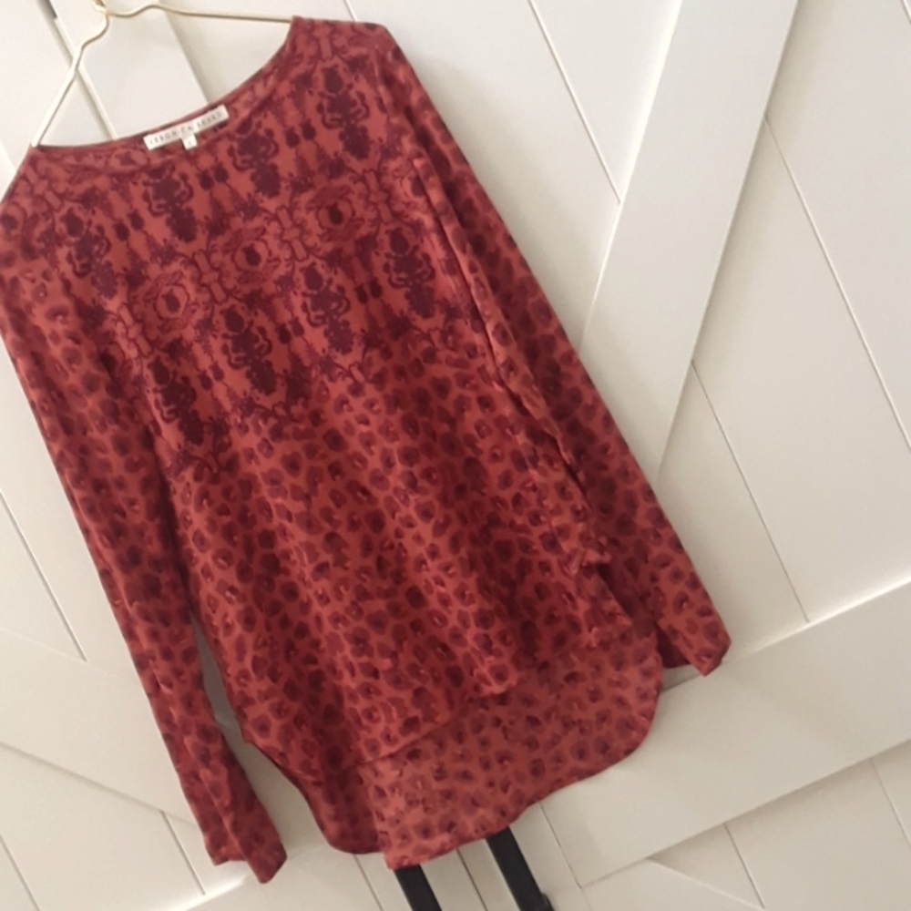 NWOT..VERONICA BEARD..SILK HI-LOW BLOUSE..SIZE 2